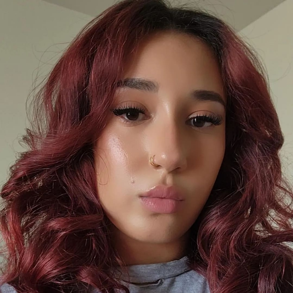 Meet your Posher, Nia